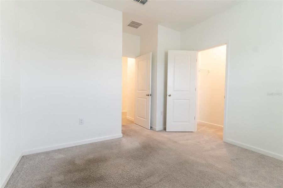 Spacious, unfurnished interior of a new home in , Ocala (Image 24).