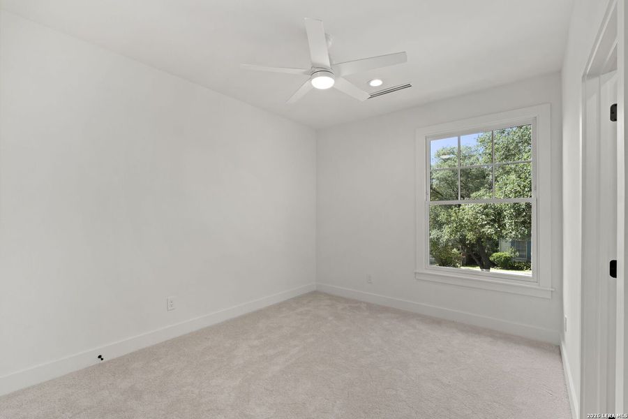 Spacious, unfurnished interior of a new home in , San Antonio (Image 30).