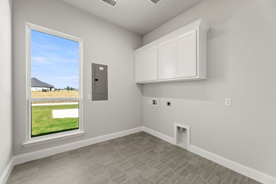 Representative unfurnished interior of a home built from the Derby by Windsor Homes in Ridge Pointe Estates, McLendon-Chisholm (Image 19).