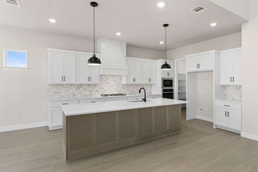 11. 637 Bunchberry - Kitchen (2)