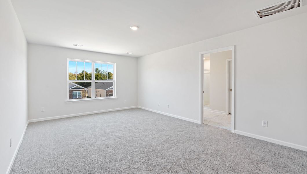 Spacious, unfurnished interior of a new home in Durbin Meadows Traditions, Fountain Inn (Image 28).