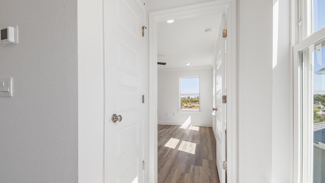 Spacious, unfurnished interior of a new home in Sanctuary Beach, Panama City Beach (Image 21).