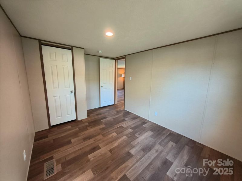 Spacious, unfurnished interior of a new home in , Shelby (Image 10).