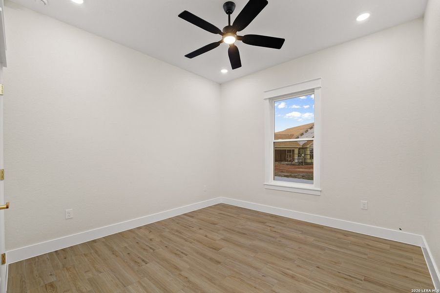 Spacious, unfurnished interior of a new home in , La Vernia (Image 38).