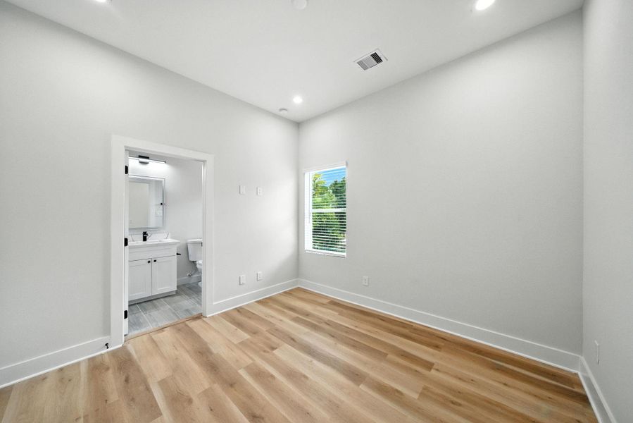 Pictures used for demonstration purposes. Please inquire about final selection. Pictures used for demonstration purposes. Please inquire about final selection.