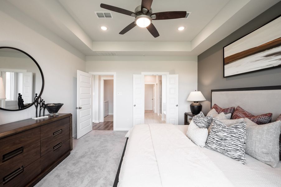 Representative furnished interior of a home built from the Yellowstar by Tri Pointe Homes in Mason Woods, Cypress (Image 38).