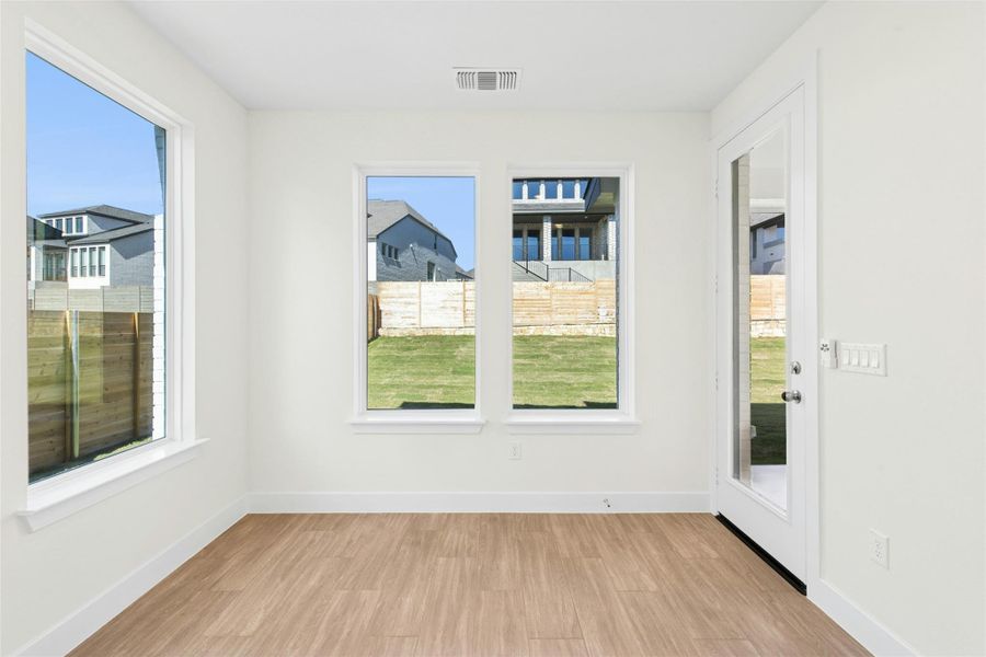 Spacious, unfurnished interior of a new home in Wolf Ranch, Georgetown (Image 22).