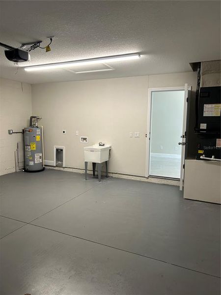 Spacious, unfurnished interior of a new home in , Tampa (Image 18).