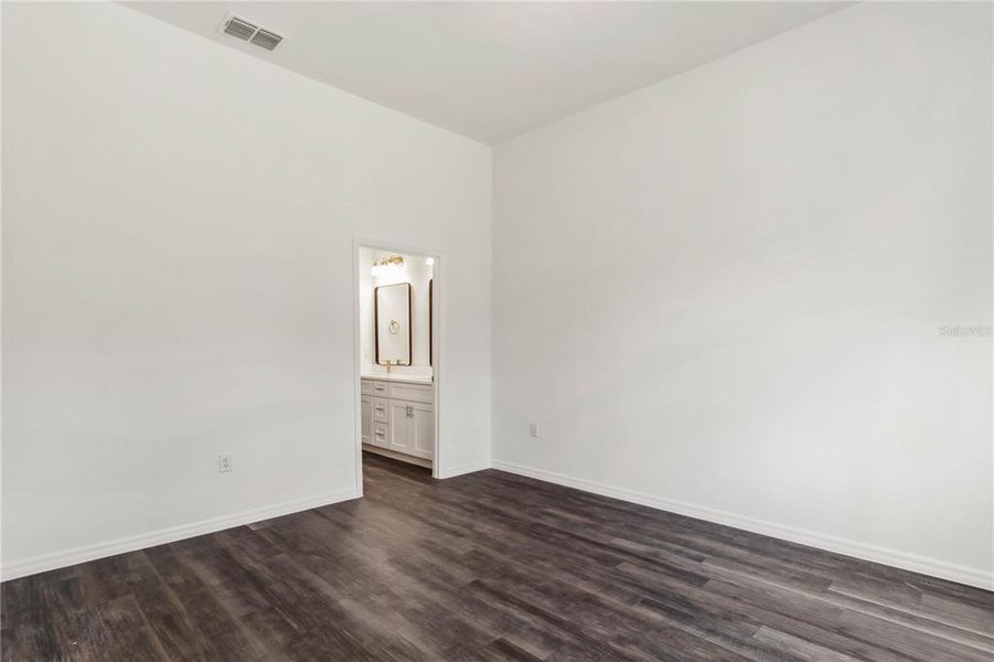 Spacious, unfurnished interior of a new home in , North Port (Image 11).