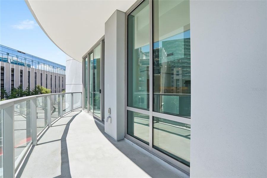 Exterior details and patio area of a home in , St. Petersburg (Image 19).