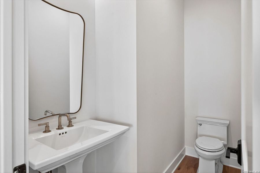 Furnished interior view inside a new home in , Alamo Heights (Image 38).
