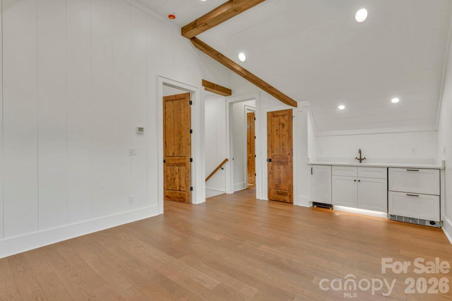 with wet-bar!