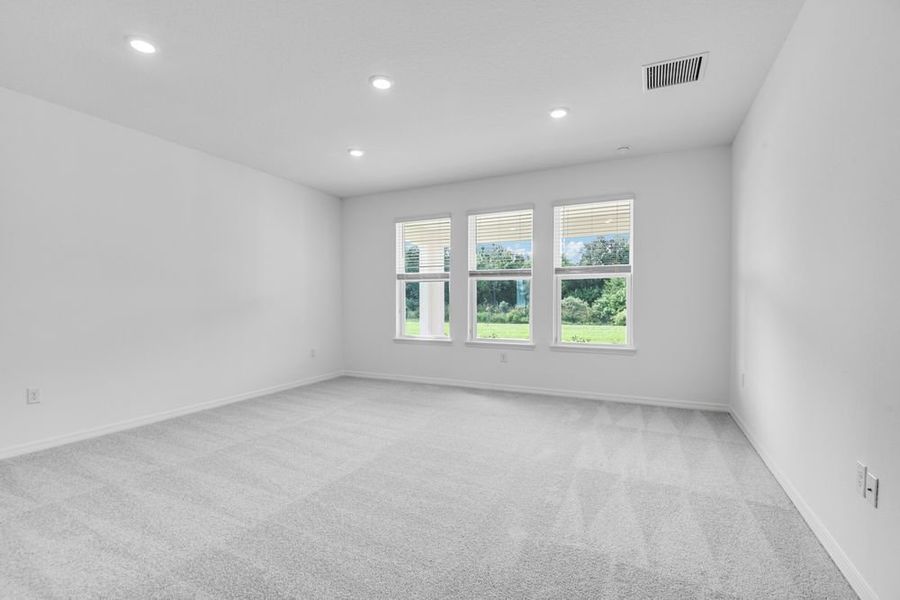 Spacious, unfurnished interior of a new home in Ardisia Park, New Smyrna Beach (Image 34).