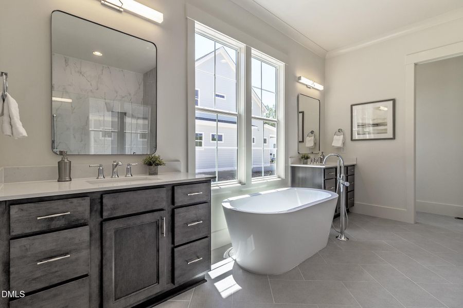 300_MEADOW_WALK_DR_INTERIOR_40