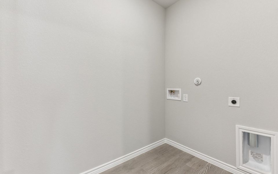 Spacious, unfurnished interior of a new home in Kissing Tree, San Marcos (Image 9).