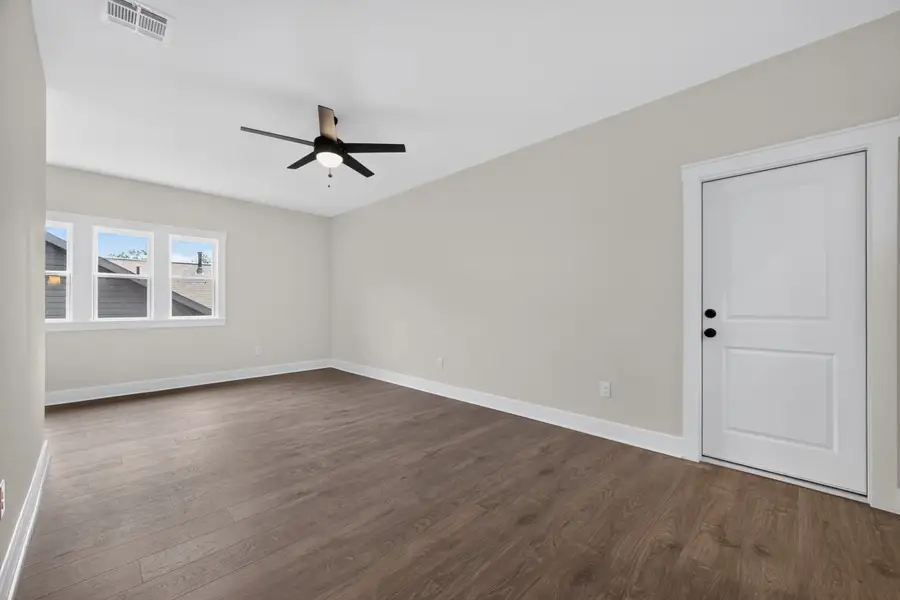 Spacious, unfurnished interior of a new home in Two Step Farm, Montgomery (Image 35).