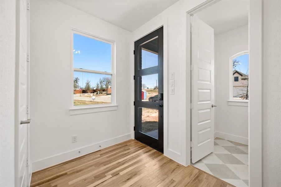 Spacious, unfurnished interior of a new home in The Resort on Eagle Mt. Lake, Fort Worth (Image 22).