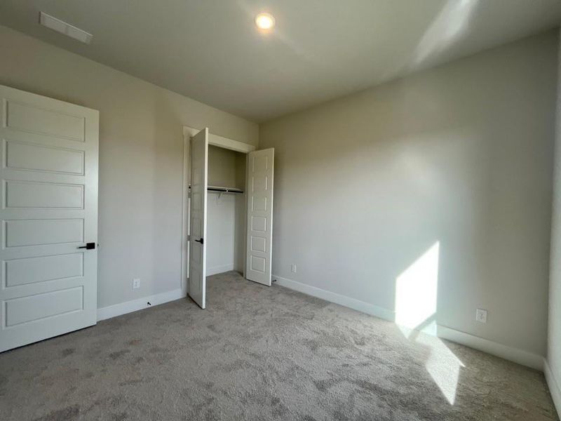 Spacious, unfurnished interior of a new home in Eagle Ridge Estates, Weatherford (Image 13).