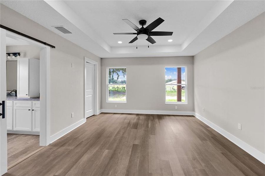 Spacious, unfurnished interior of a new home in , Bushnell (Image 25).