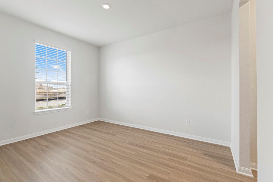 Spacious, unfurnished interior of a new home in Canterra Creek, Arcola (Image 6).