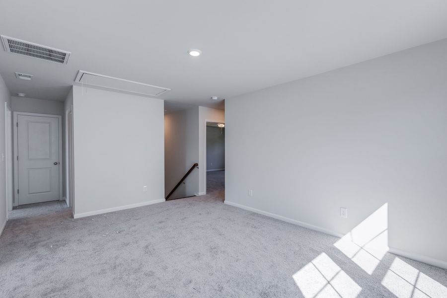 Spacious, unfurnished interior of a new home in Bluefield, Lexington (Image 26).