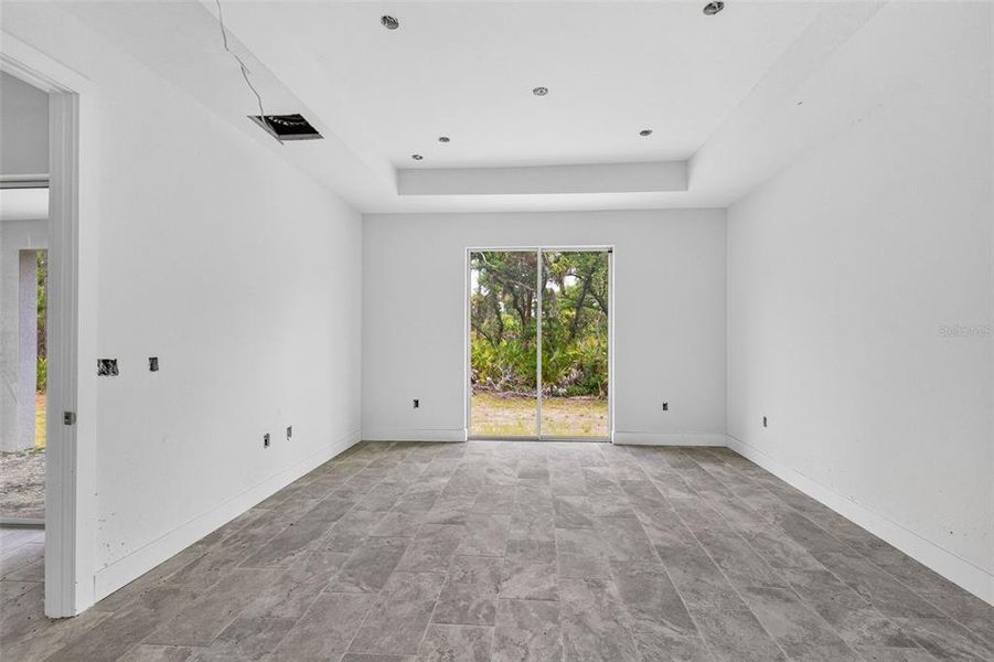 Spacious, unfurnished interior of a new home in , Port Charlotte (Image 13).