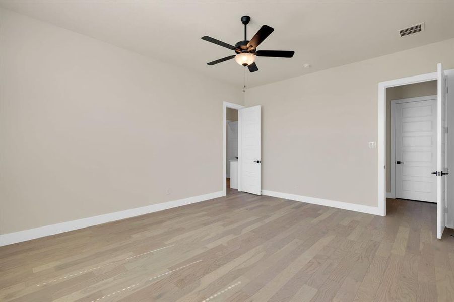 Spacious, unfurnished interior of a new home in Springside Estates II, Waxahachie (Image 29). Spacious, unfurnished interior of a new home in Springside Estates II, Waxahachie (Image 29).