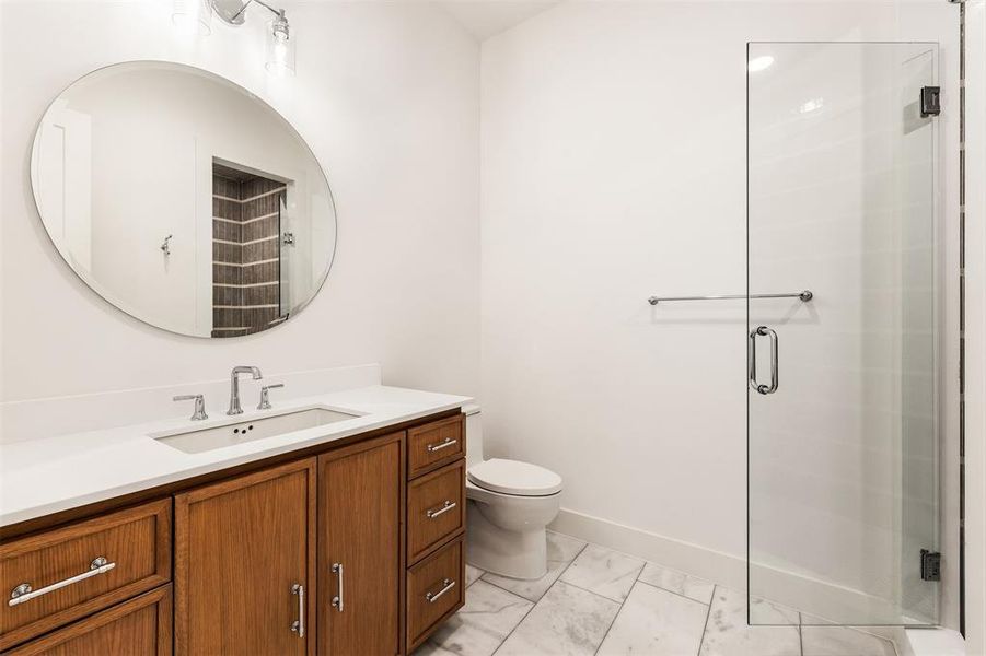 Guest bathroom on the 2nd floor