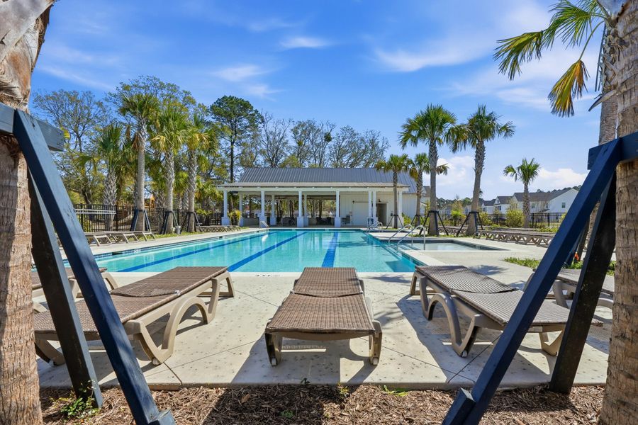 Community amenities in Six Oaks, Summerville (Image 28).