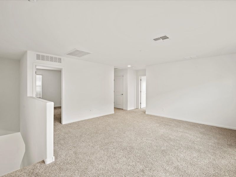 Spacious, unfurnished interior of a new home in Hanson Ridge, Vail (Image 10).