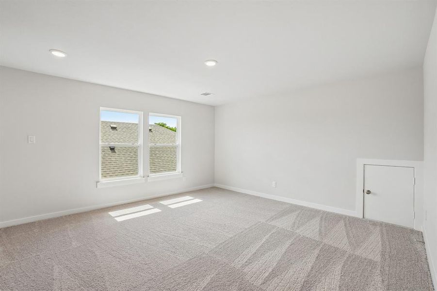 Spacious, unfurnished interior of a new home in Ambergrove, Royse City (Image 24).