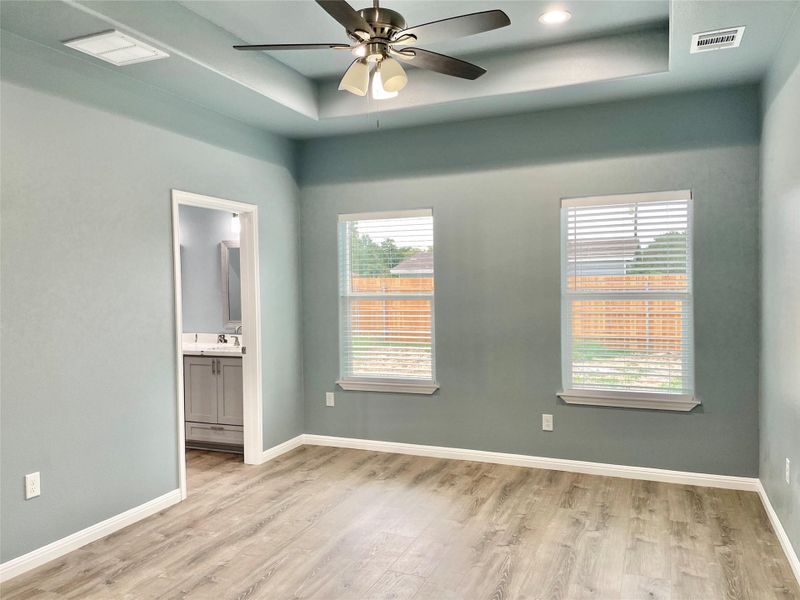 Spacious, unfurnished interior of a new home in , Giddings (Image 17).