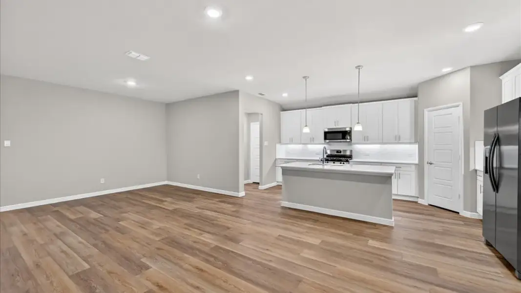 Spacious, unfurnished interior of a new home in Parkerville Meadows, DeSoto (Image 10).