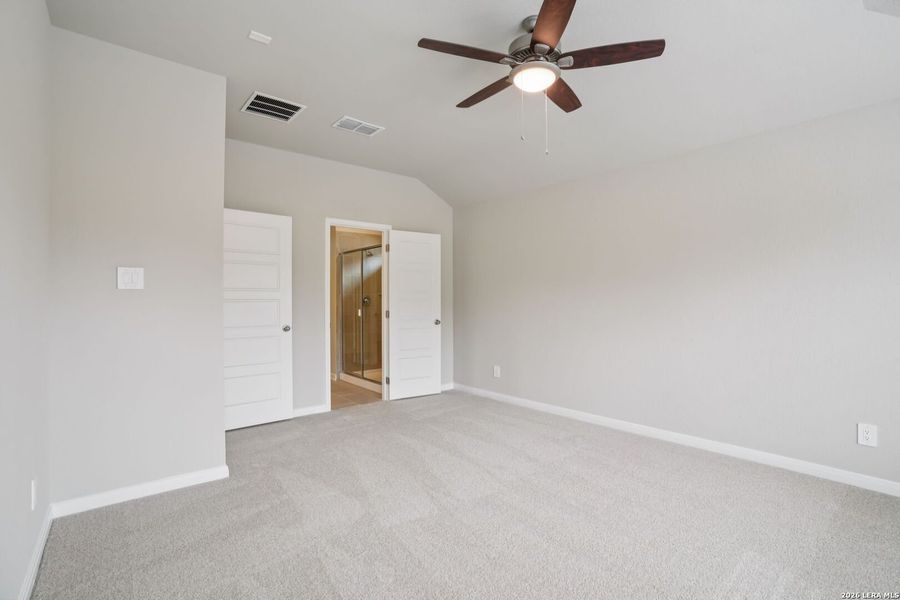 Spacious, unfurnished interior of a new home in Royal Crest, San Antonio (Image 24).