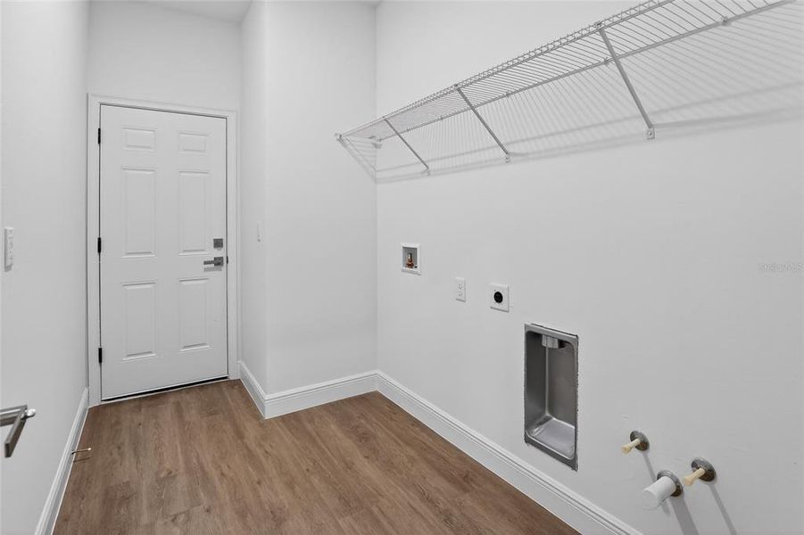 Spacious, unfurnished interior of a new home in , Citrus Springs (Image 17).