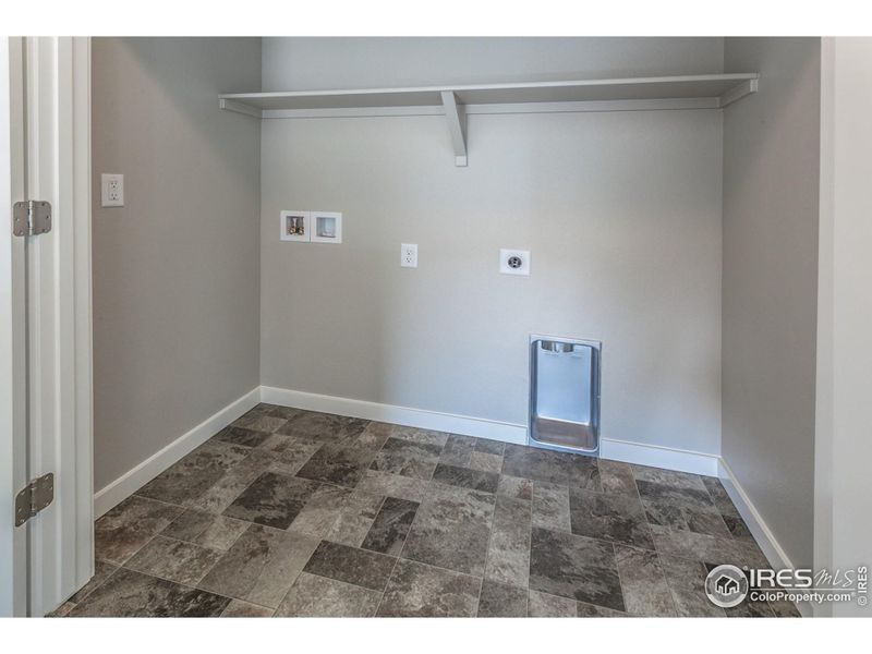 EXAMPLE PHOTO: LAUNDRY ROOM