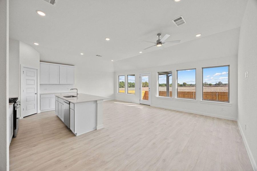Spacious, unfurnished interior of a new home in Prairie Winds, Hutto (Image 23).