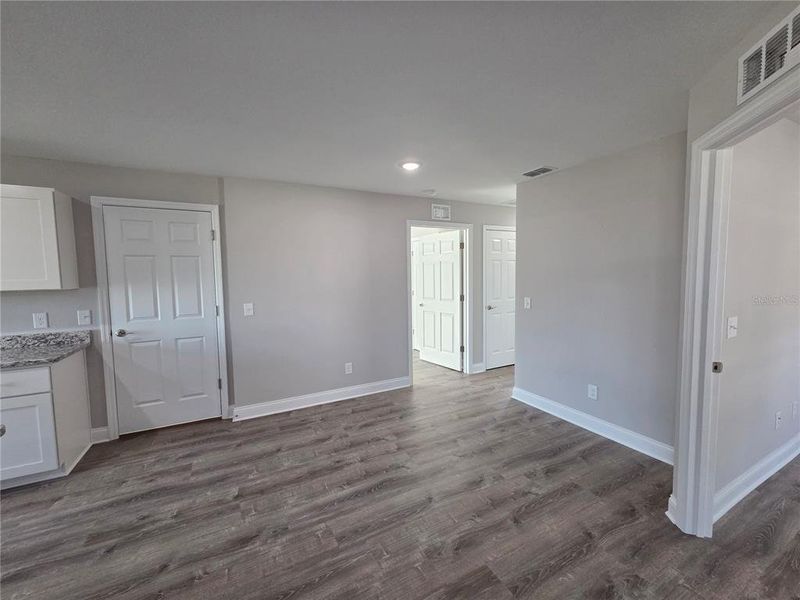 Spacious, unfurnished interior of a new home in , Lake Wales (Image 23).
