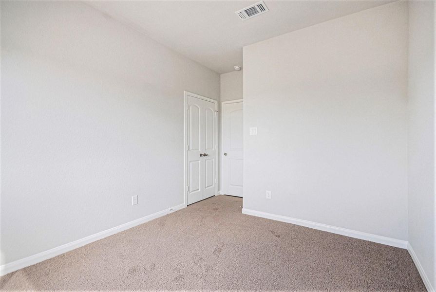 Spacious, unfurnished interior of a new home in , Bay City (Image 16).