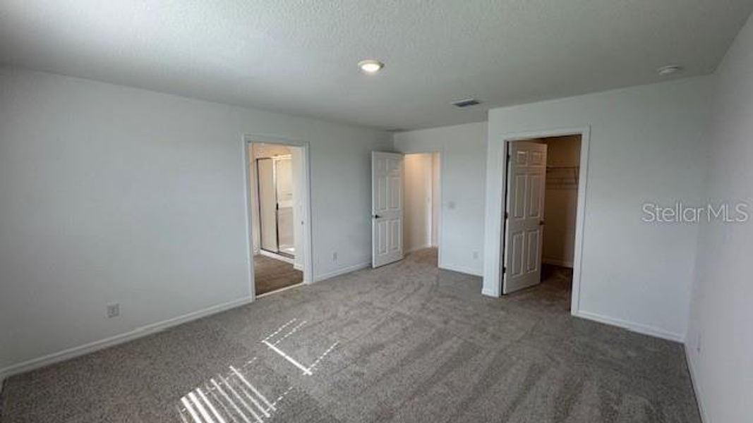 Spacious, unfurnished interior of a new home in Cypress Bluff, Groveland (Image 15).