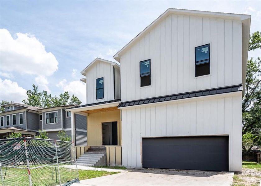 Welcome home to this stunning 2024 new construction home in highly sought after Oak Forest!