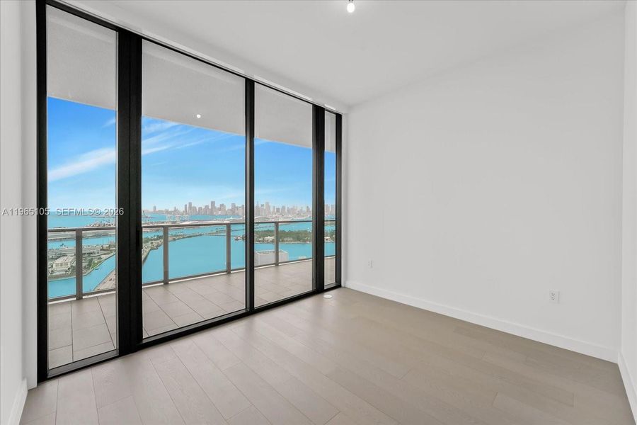 Spacious, unfurnished interior of a new home in , Miami Beach (Image 25).