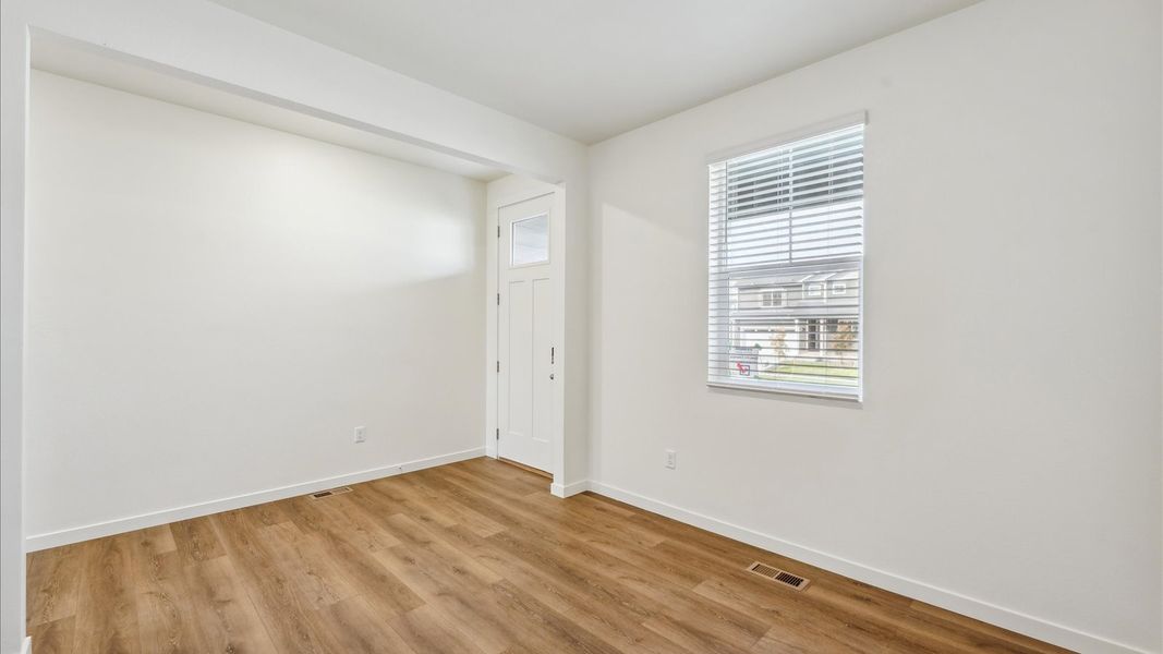 Spacious, unfurnished interior of a new home in Settlers Crossing, Commerce City (Image 11).