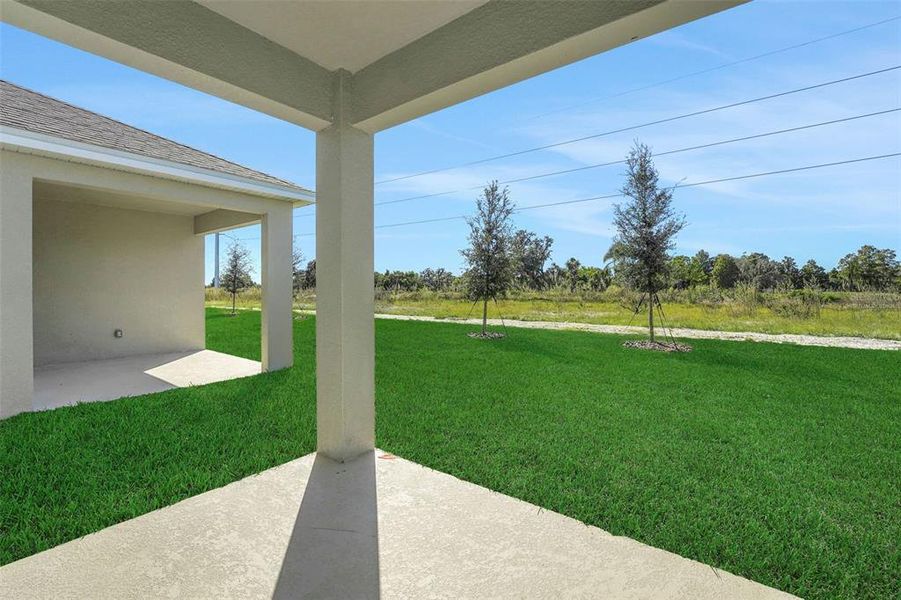 Exterior details and patio area of a home in Willowbrook North, Winter Haven (Image 4).