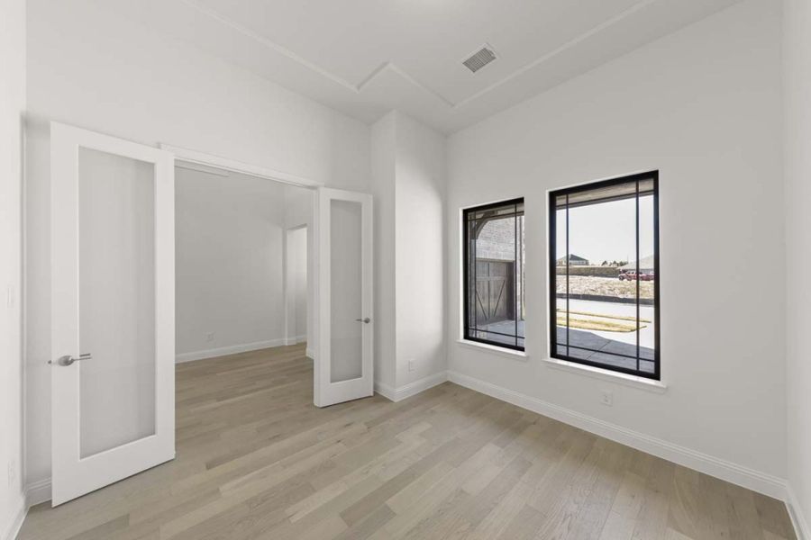 Spacious, unfurnished interior of a new home in Park Hills, Rockwall (Image 21).