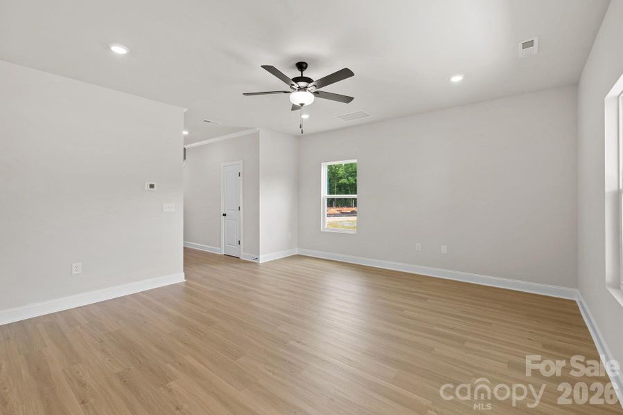 Spacious, unfurnished interior of a new home in Ascot Woods, Charlotte (Image 11).