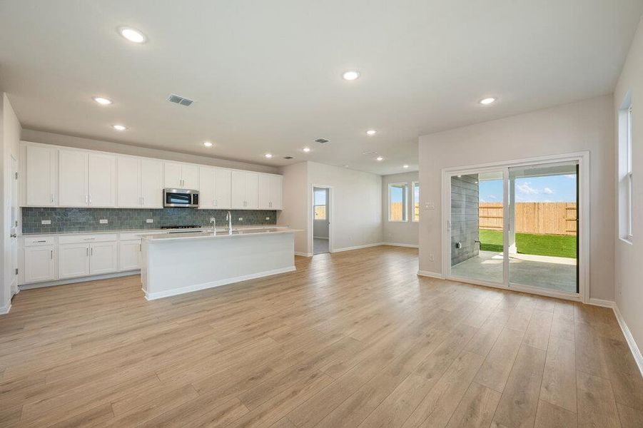 Spacious, unfurnished interior of a new home in Patterson Ranch, Georgetown (Image 19).
