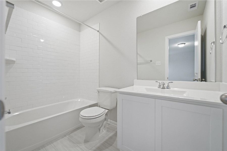 Furnished interior view inside a new home in Pearlbrook, Texas City (Image 15).