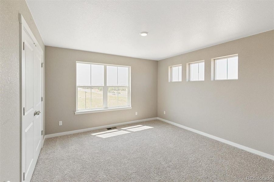 Spacious, unfurnished interior of a new home in Settlers Crossing, Commerce City (Image 17). Spacious, unfurnished interior of a new home in Settlers Crossing, Commerce City (Image 17).
