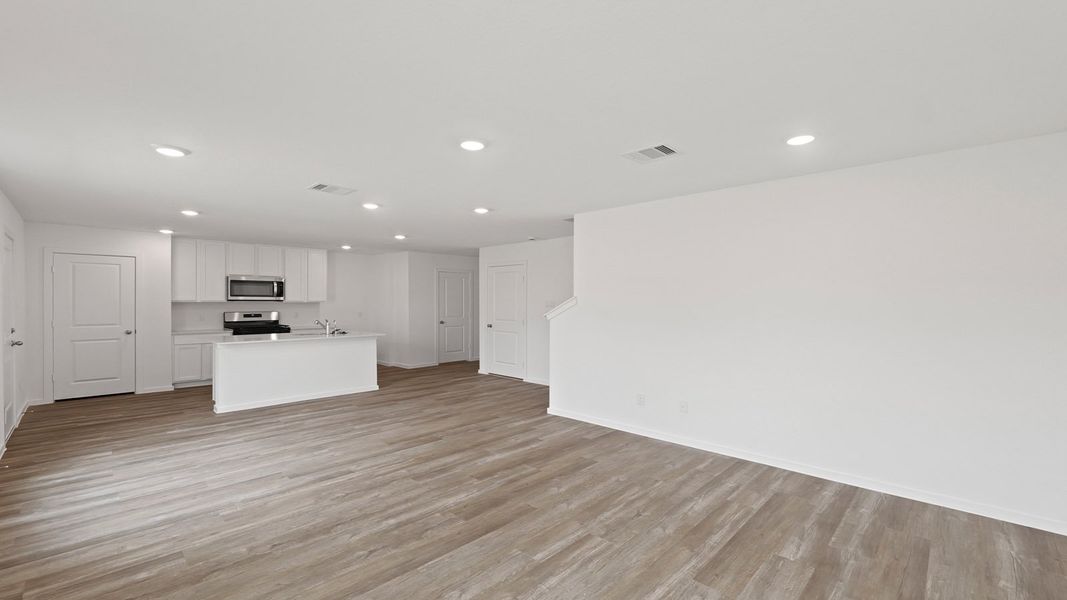 Representative unfurnished interior of a home built from the Davis by D.R. Horton in Lake Conroe Cove, Willis (Image 16).